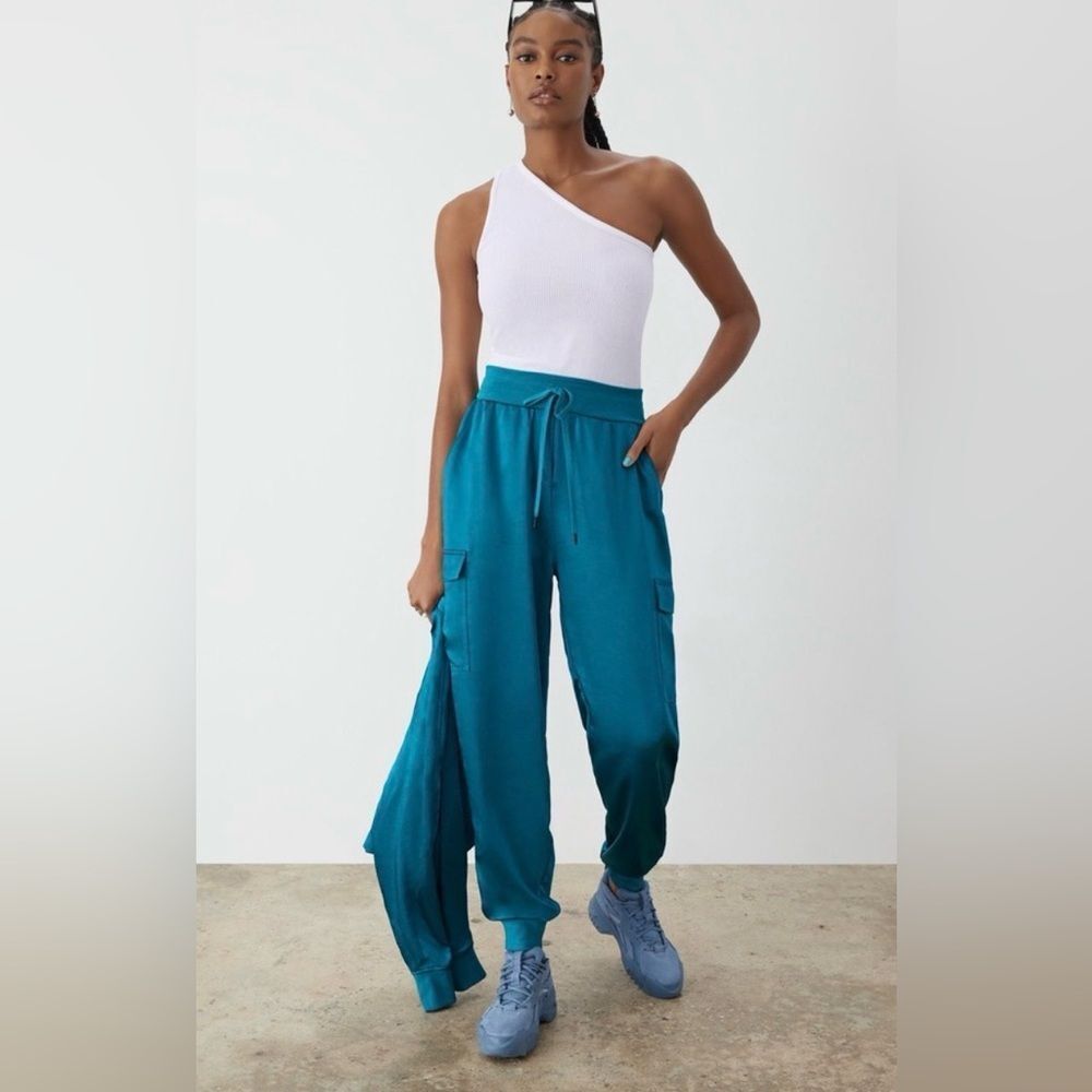 NWT GSTQ Women’s Teal Blue Satin Jogger Cargo Pants Drawstring Waist - Size L